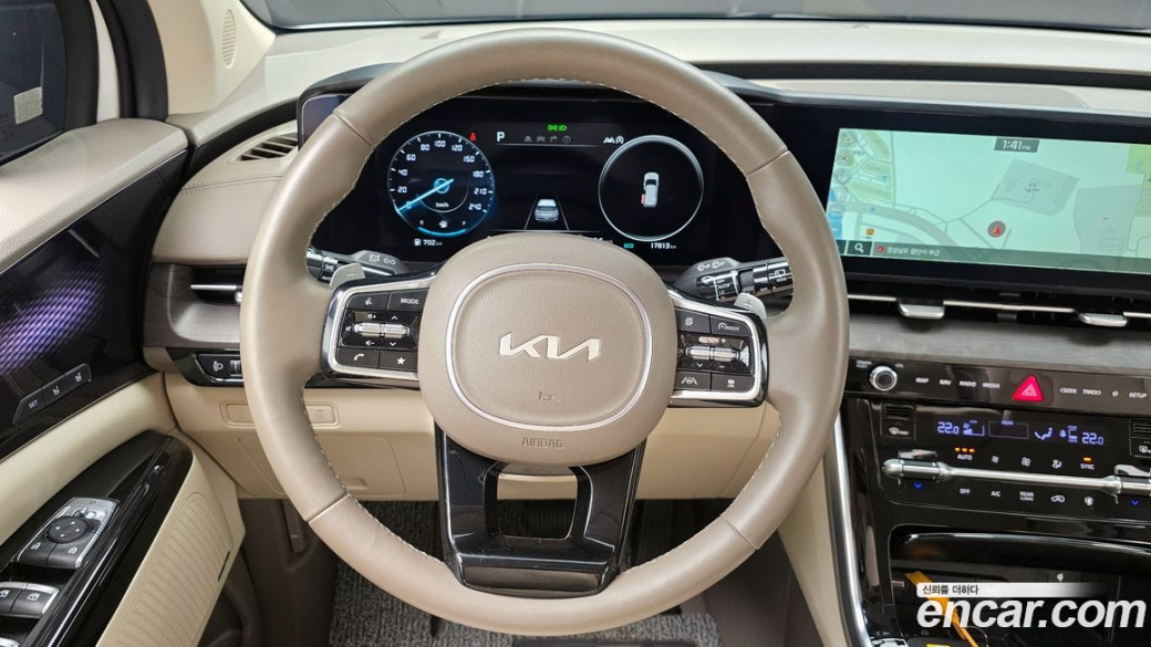 Kia Carnival 7-Seater Signature, 2023