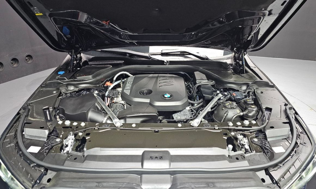 BMW 5-Series 523d M Sport, 2025