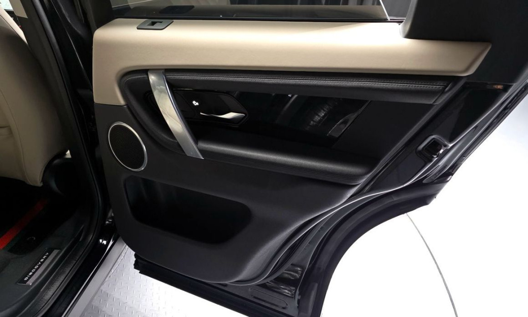 Land Rover Discovery Sport P250 SE, 2022