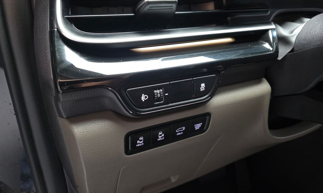 Kia Carnival 9-Seater Gravity, 2024
