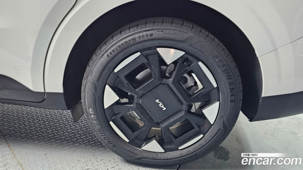 Kia Carnival 9-Seater Prestige, 2025