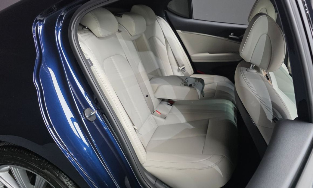 Genesis G70 Gasoline 2.5T 4WD, 2025