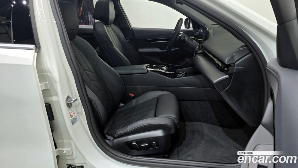 BMW 5-Series 520i, 2024