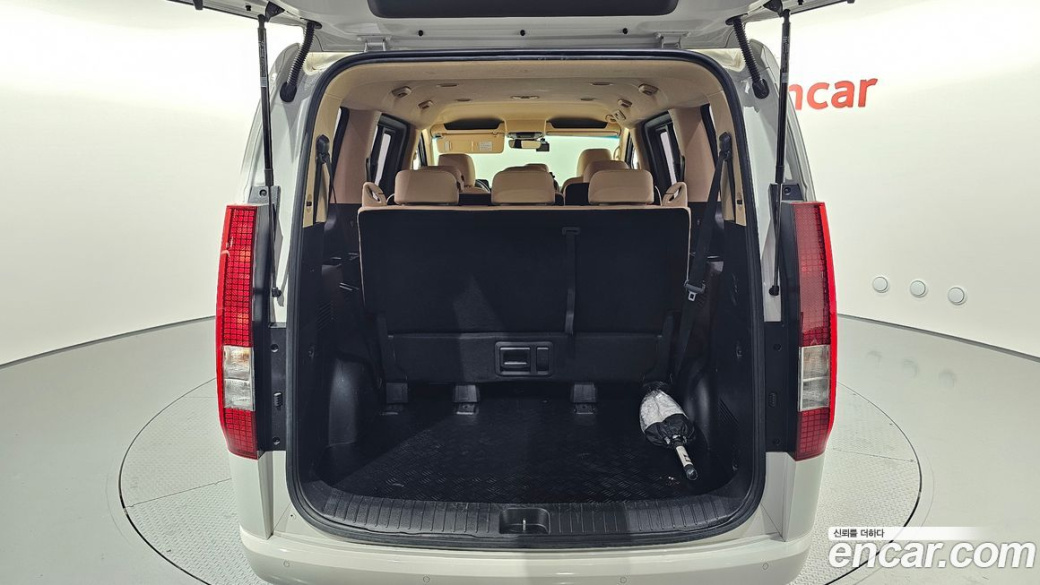 Hyundai Staria 4WD Tourer 9-Seater, 2023