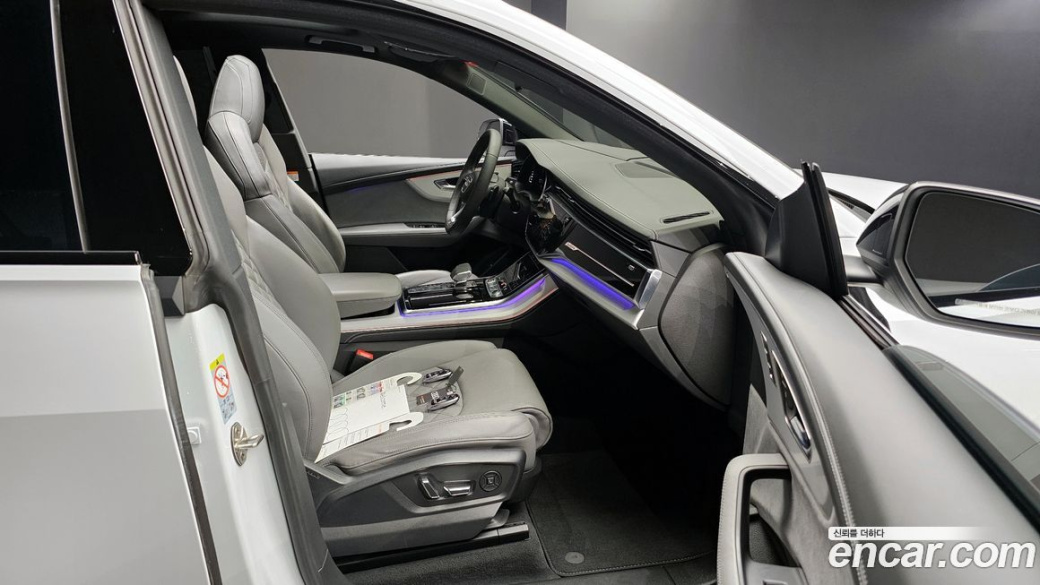 Audi Q8 55 TFSI Quattro Premium, 2023