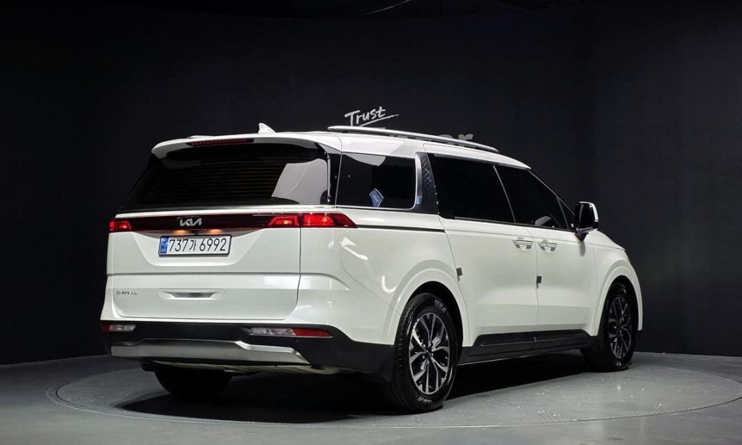 Kia Carnival 11-Seater Signature, 2023