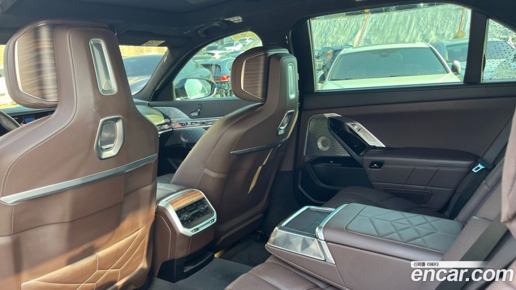 BMW 7-Series 740i sDrive M Sport Individual, 2023