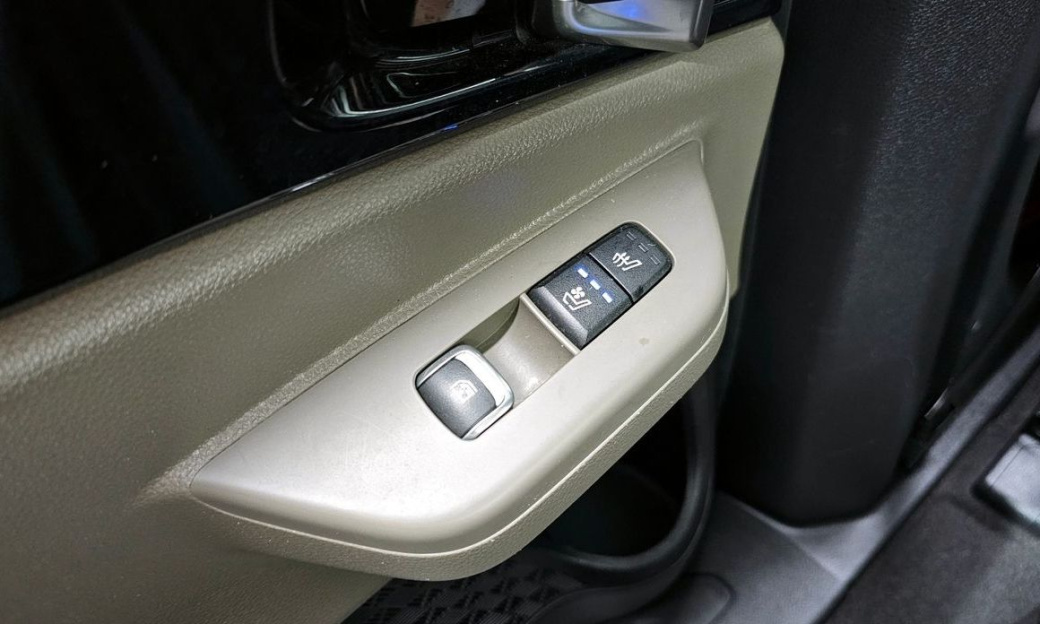 Kia Carnival 9-Seater Signature, 2025
