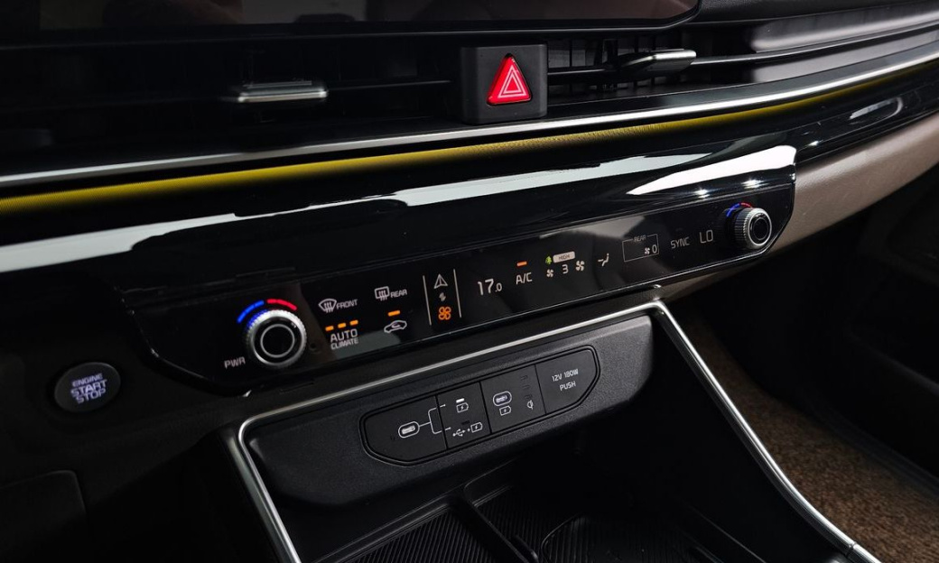 Kia Carnival 9-Seater Signature, 2025