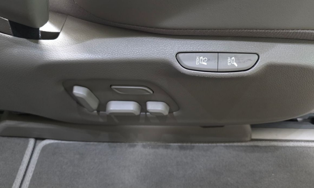 Kia Carnival 7-Seater Gravity, 2024
