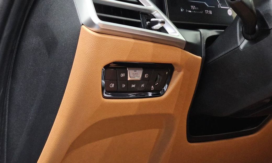 BMW 3-Series 320i M Sport, 2025