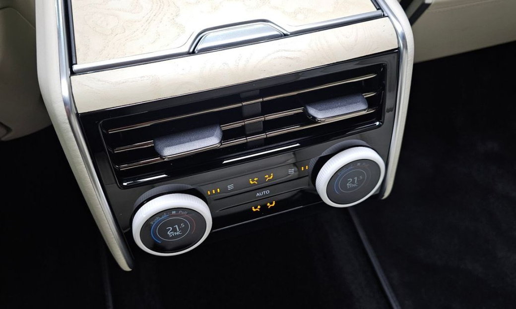 Land Rover Range Rover P615 SV LWB, 2025