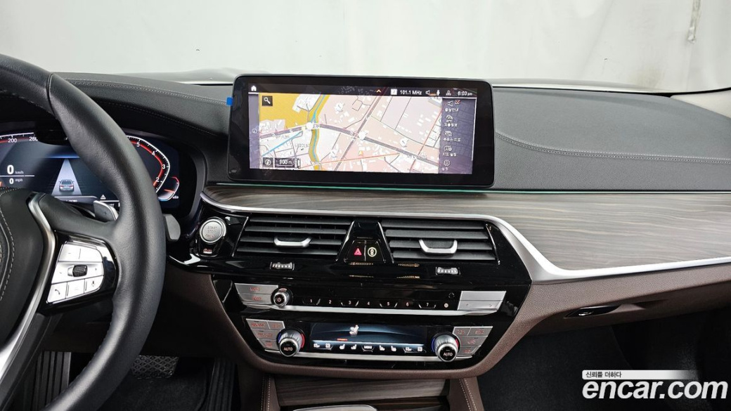 BMW 5-Series 530i xDrive Luxury, 2023