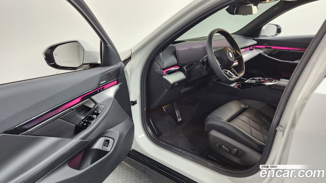 BMW 5-Series 520i M Sport, 2025