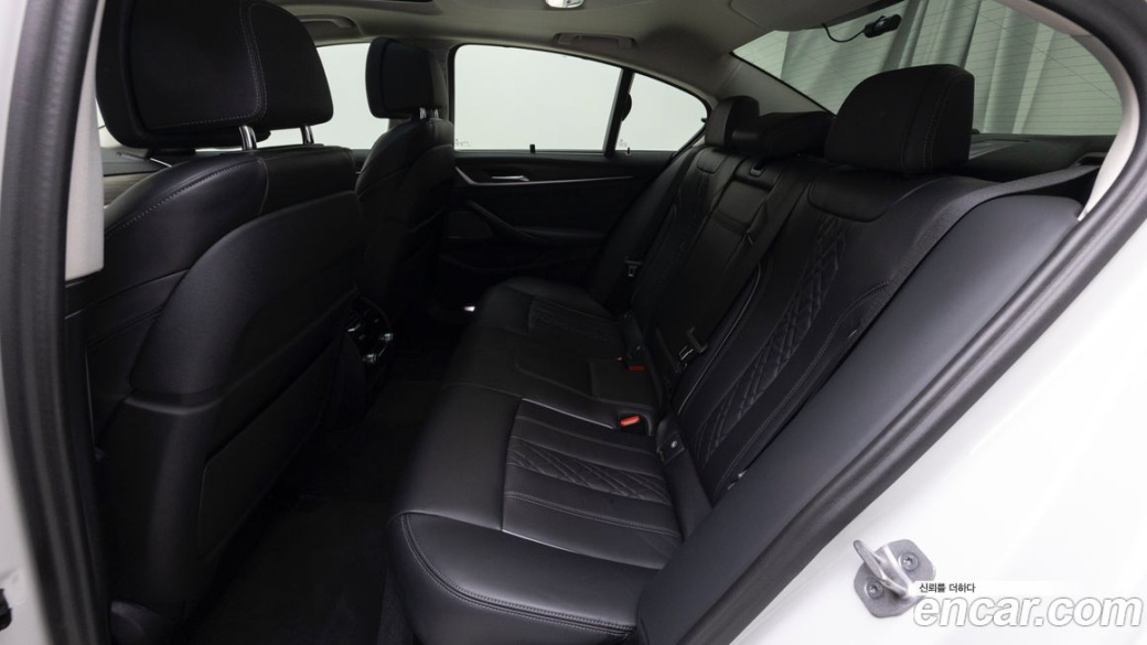 BMW 5-Series 530i Luxury, 2023