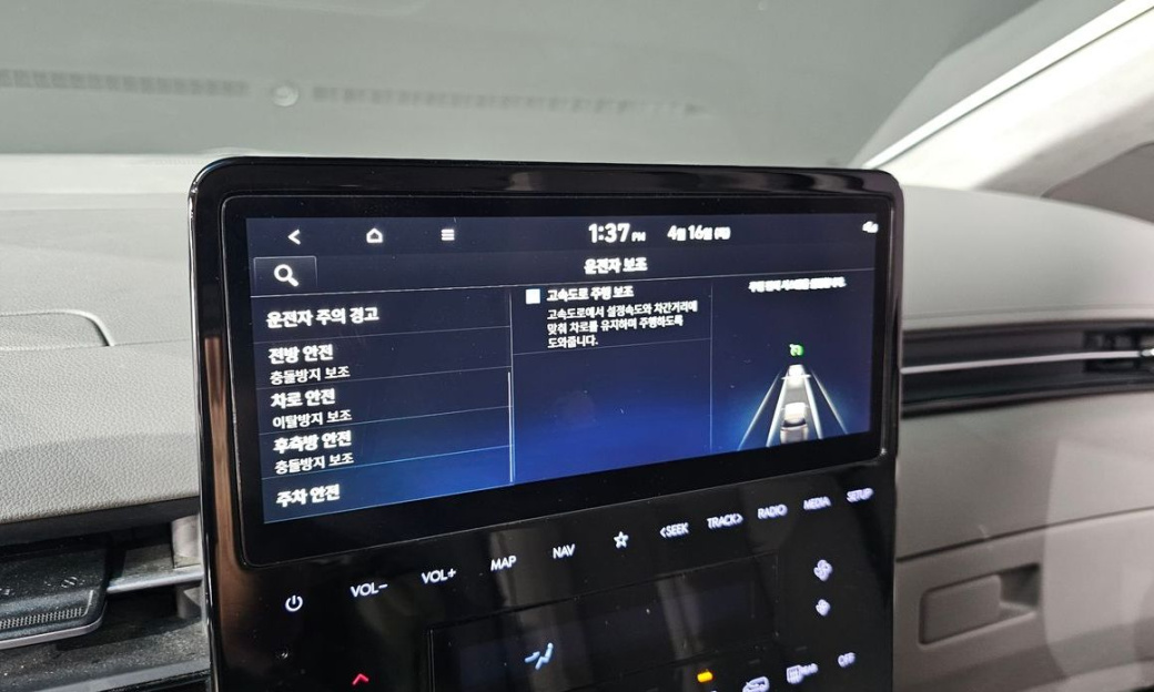 Hyundai Staria 4WD Lounge 9-Seater, 2023