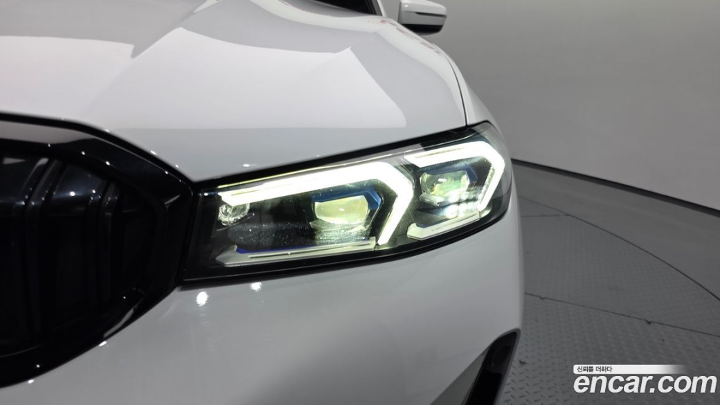 BMW 3-Series 320i M Sport, 2023