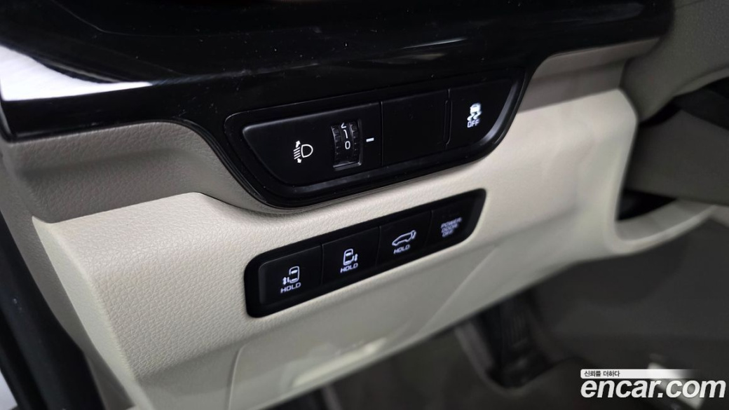 Kia Carnival 9-Seater Hi Limousine, 2024