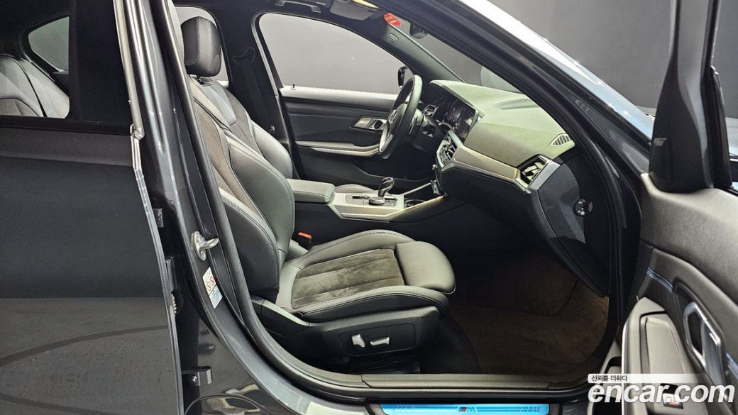 BMW 3-Series 320i M Sport, 2022