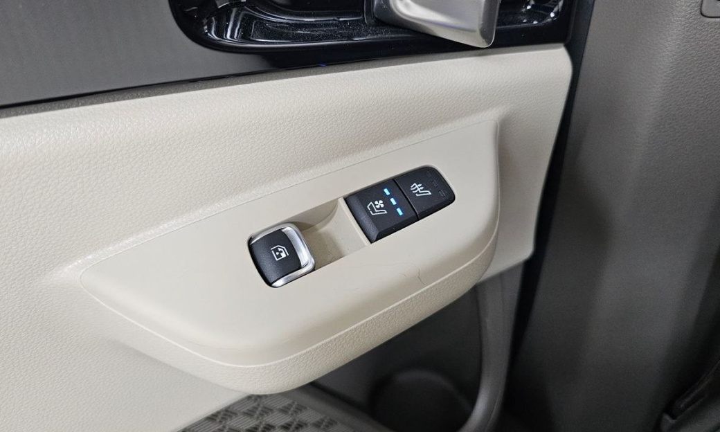 Kia Carnival 9-Seater Signature, 2025