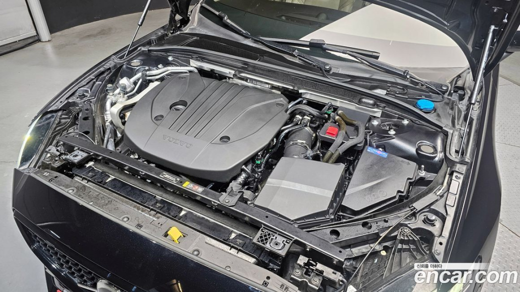 Volvo S60 B5 Ultimate Dark, 2024