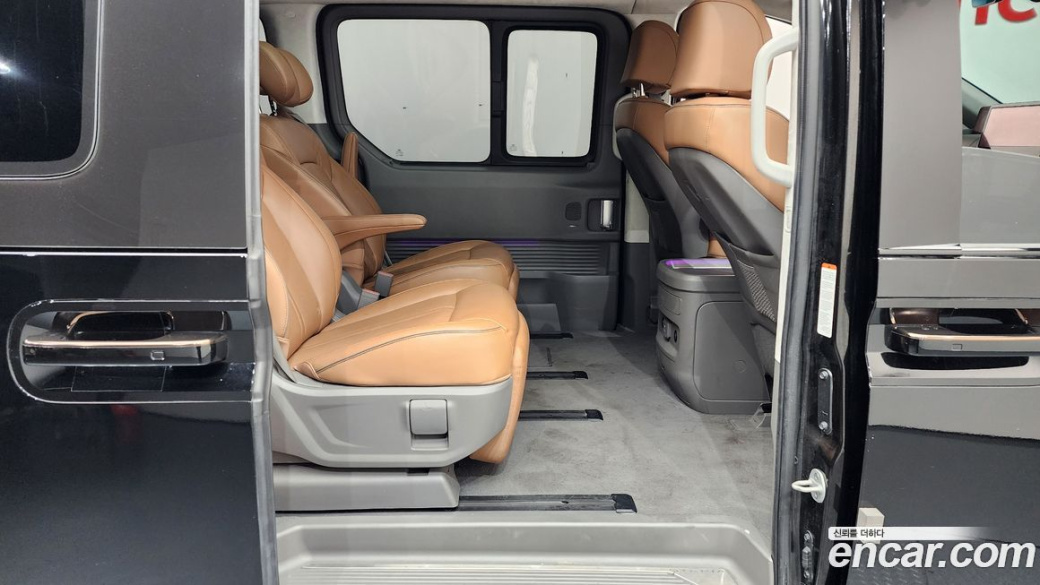 Hyundai Staria 4WD Lounge 7-Seater, 2023
