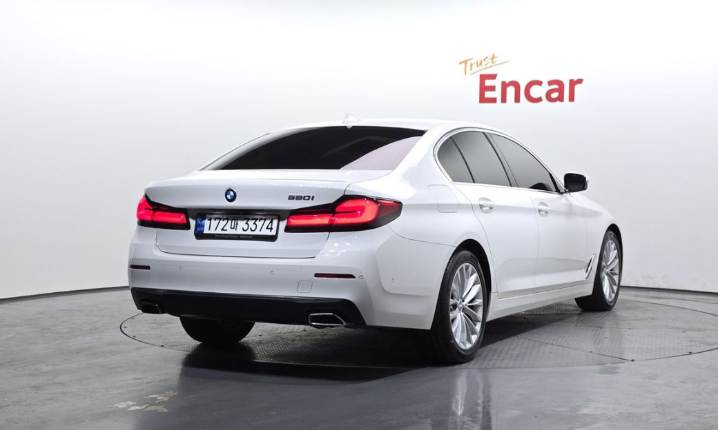 BMW 5-Series 520i Luxury, 2023