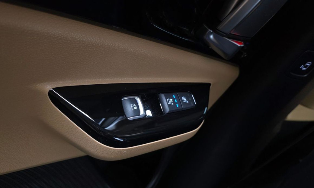 Kia Carnival 7-Seater Signature, 2023