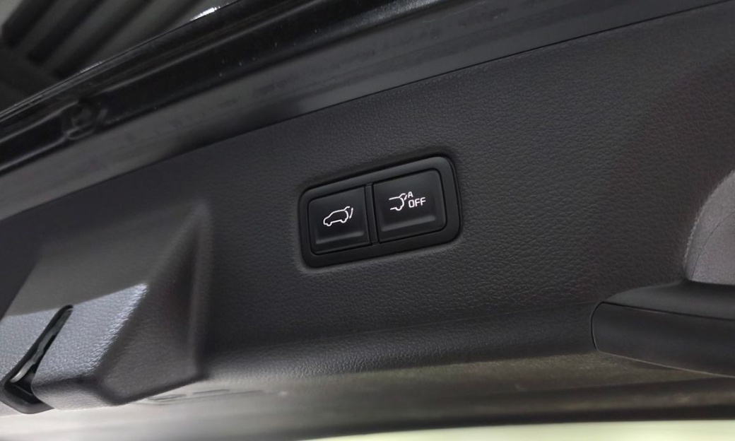 Kia Carnival 7-Seater Outdoor, 2023