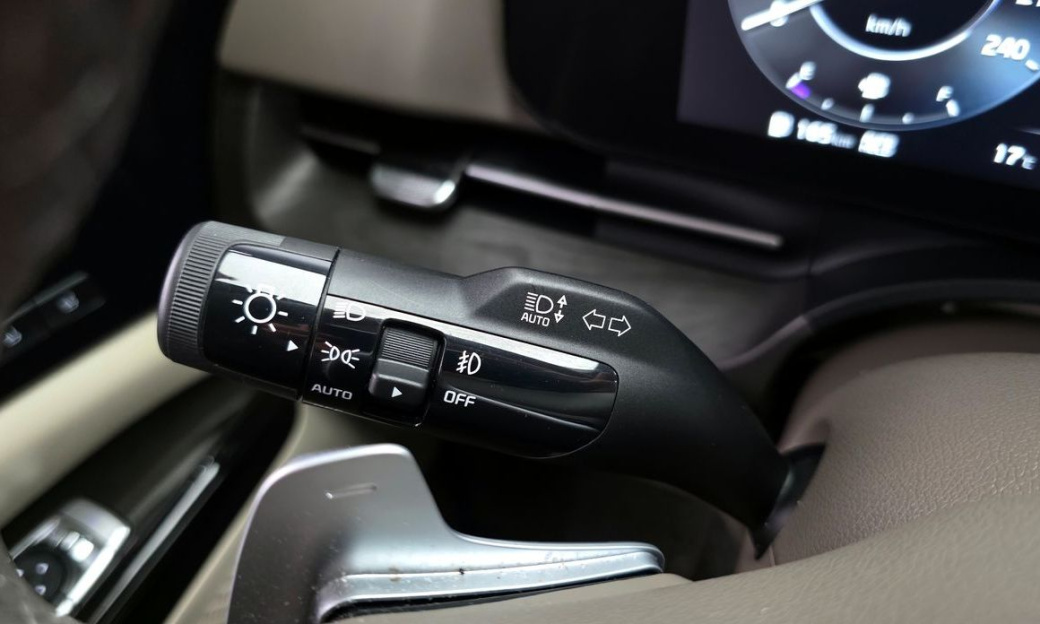 Kia Carnival 9-Seater Signature, 2023