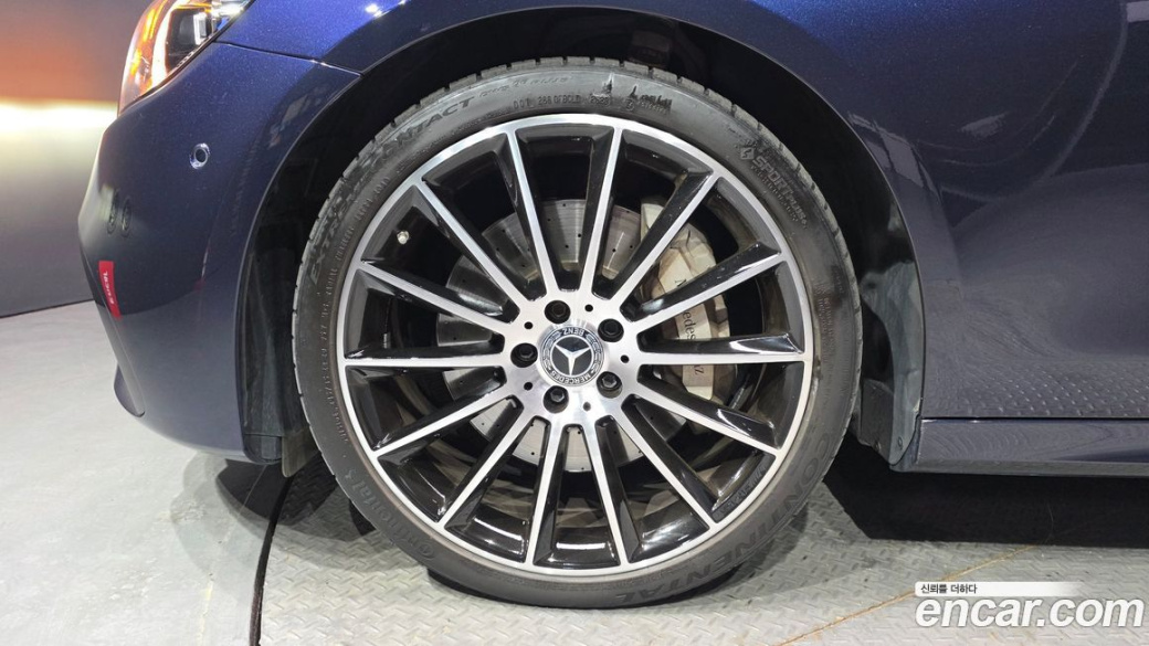 Mercedes-Benz E-Class E350 4MATIC AMG Line, 2023