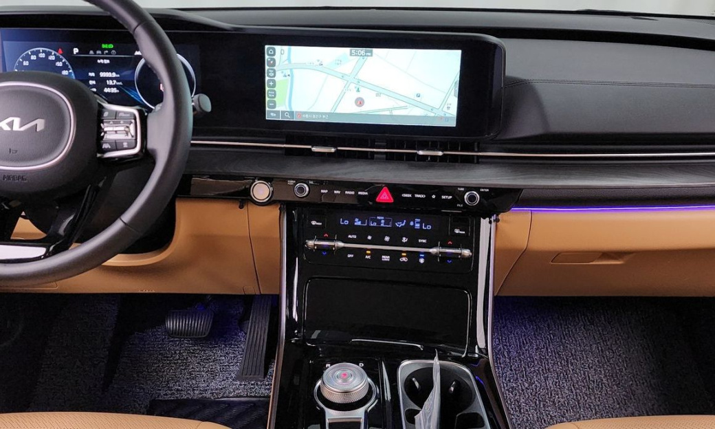 Kia Carnival 9-Seater Signature, 2023