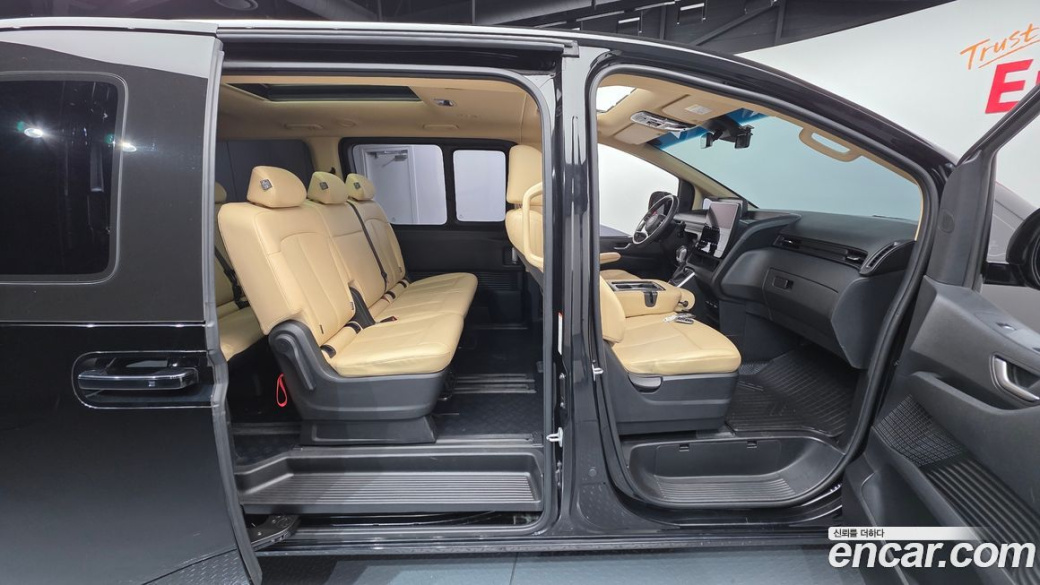 Hyundai Staria Tourer 9-Seater, 2024