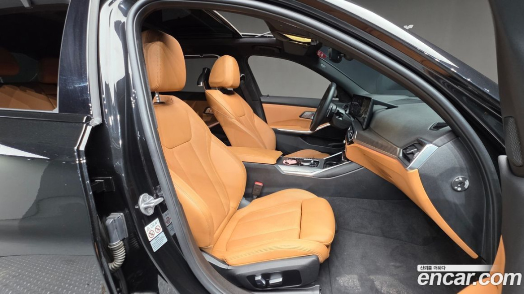 BMW 3-Series 320i Touring M Sports, 2023