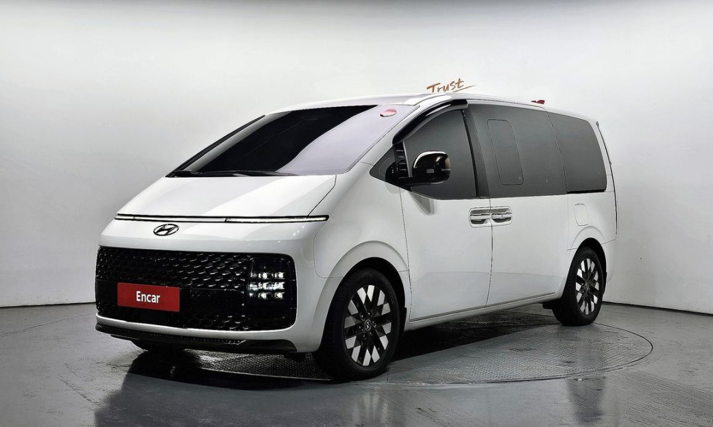 Hyundai Staria Lounge 9-Seater, 2024