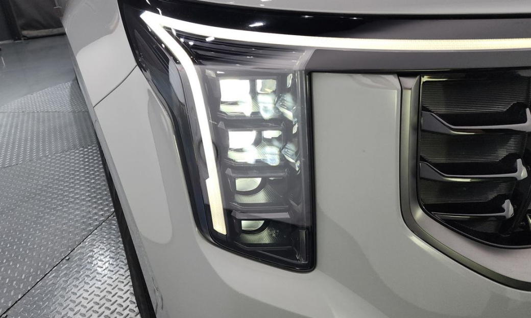 Kia Carnival 9-Seater Gravity, 2025