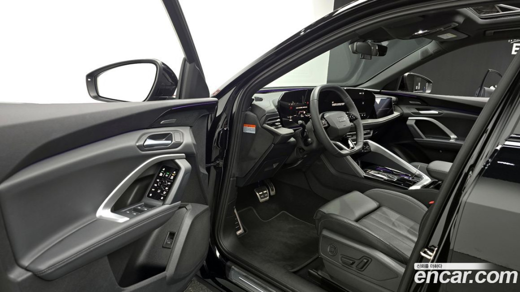 Audi Q5 40 TDI Quattro S Line Black Edition, 2025