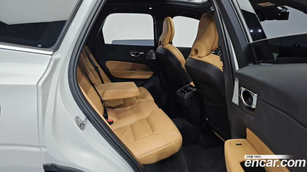 Volvo XC60 B5 Ultra Bright, 2025