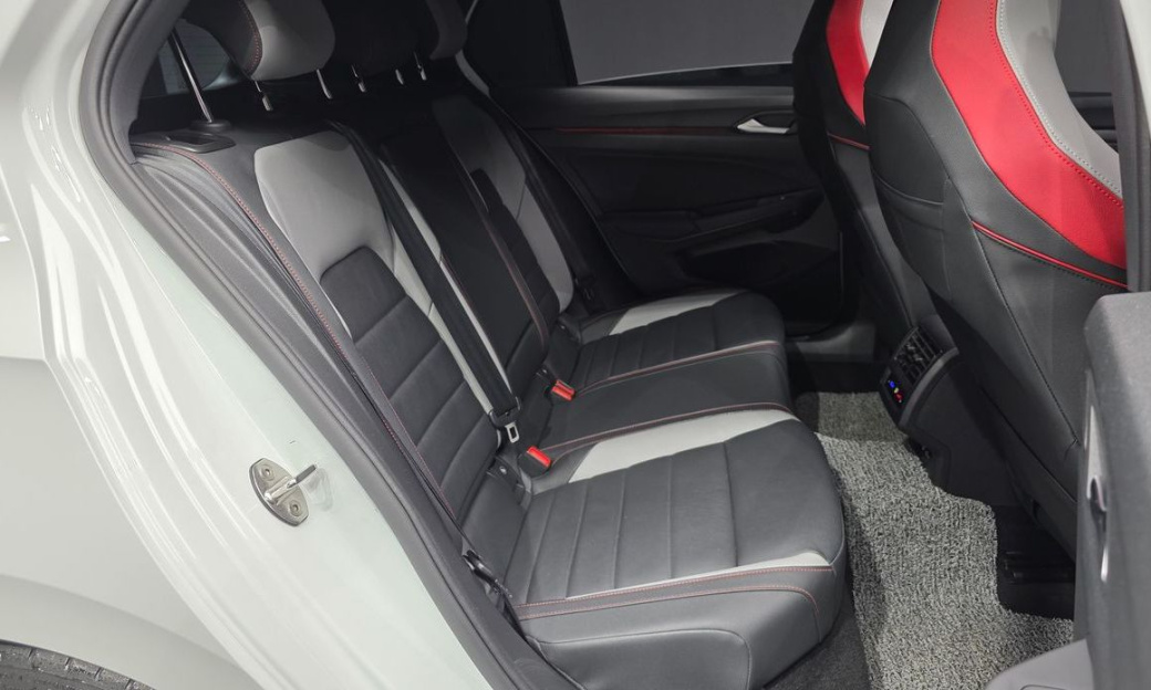 Volkswagen Golf 2.0 GTI, 2024