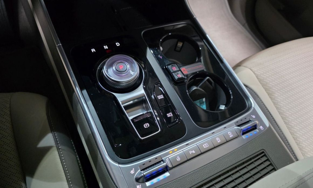 Kia Carnival 9-Seater Hi Limousine, 2025