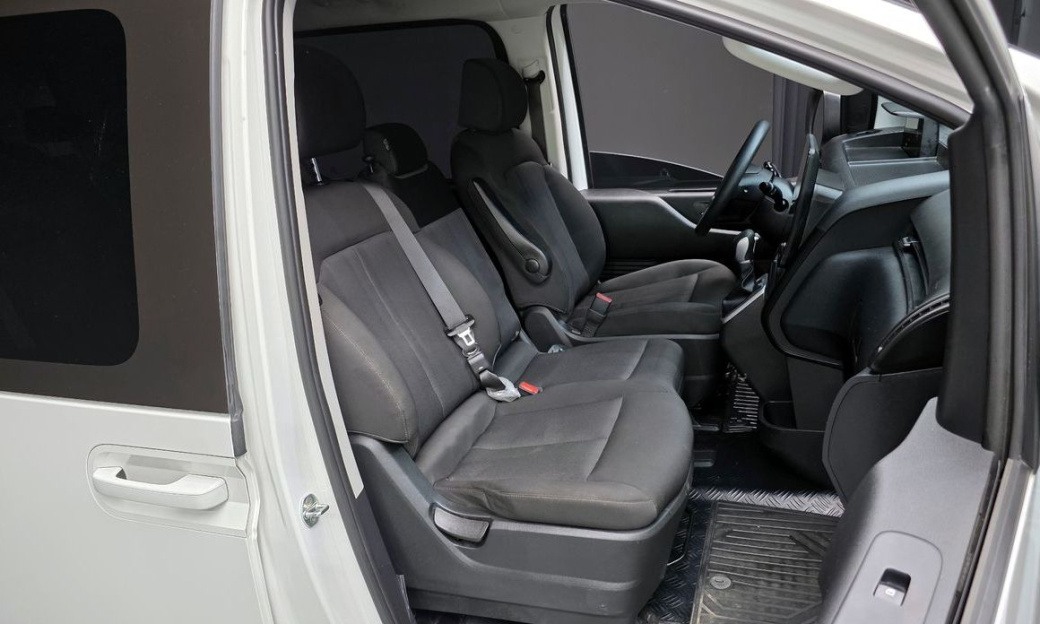 Hyundai Staria 4WD Tourer 11-Seater, 2022