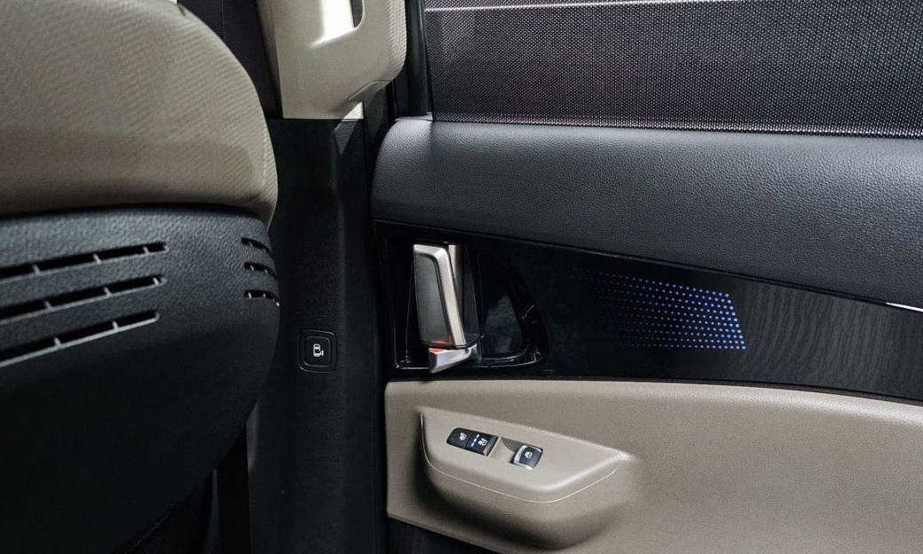 Kia Carnival 9-Seater Gravity, 2025