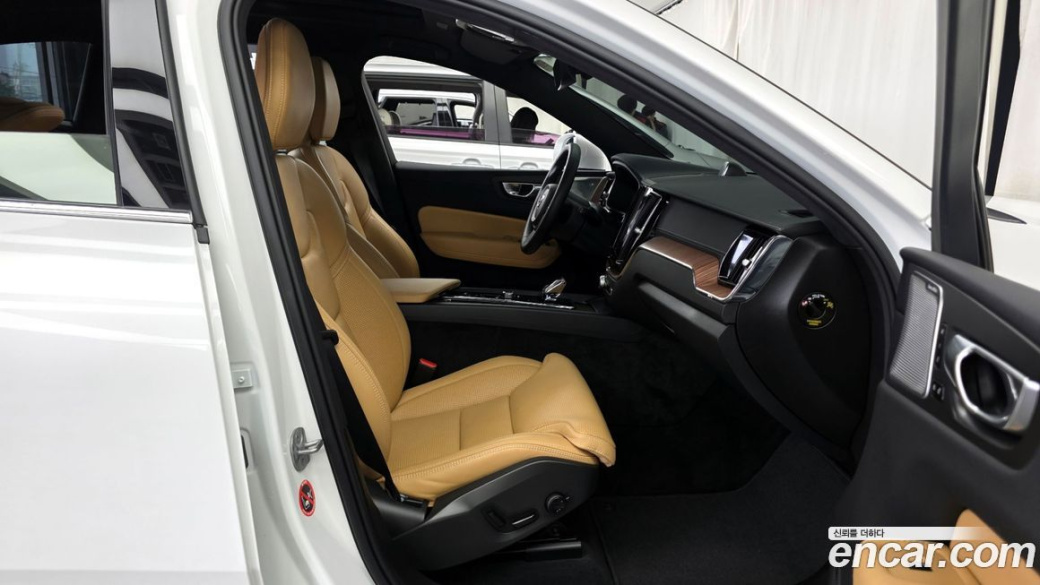 Volvo XC60 B6 Ultimate Bright, 2024