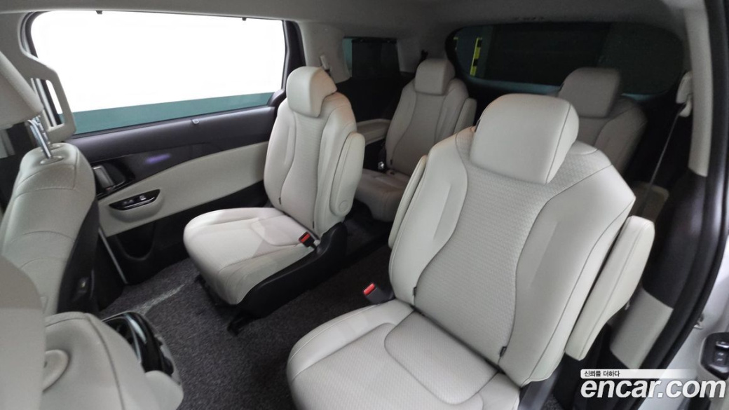 Kia Carnival 9-Seater Signature, 2023