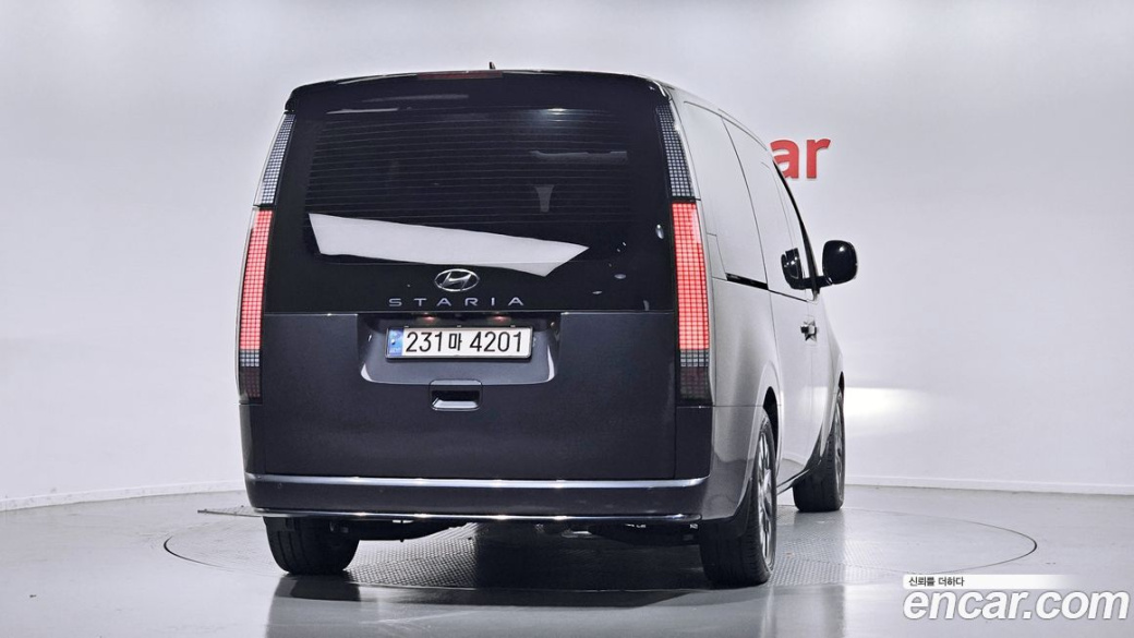 Hyundai Staria Lounge 9-Seater, 2023