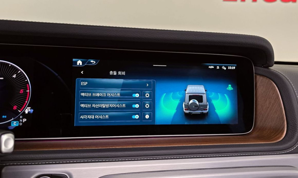 Mercedes-Benz G-Class G450d, 2025