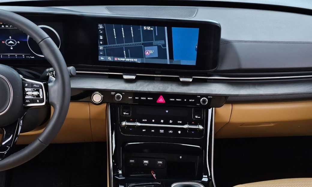 Kia Carnival 7-Seater Signature, 2023