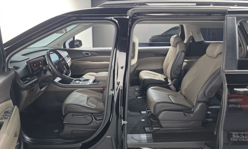 Kia Carnival 9-Seater Prestige, 2025
