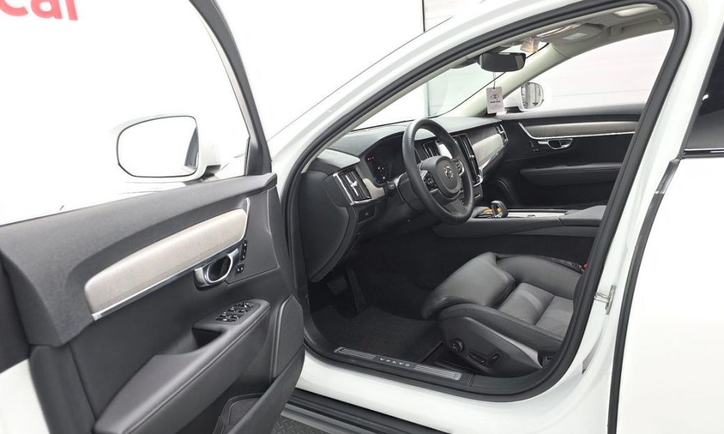 Volvo V90 B5 Plus AWD, 2025