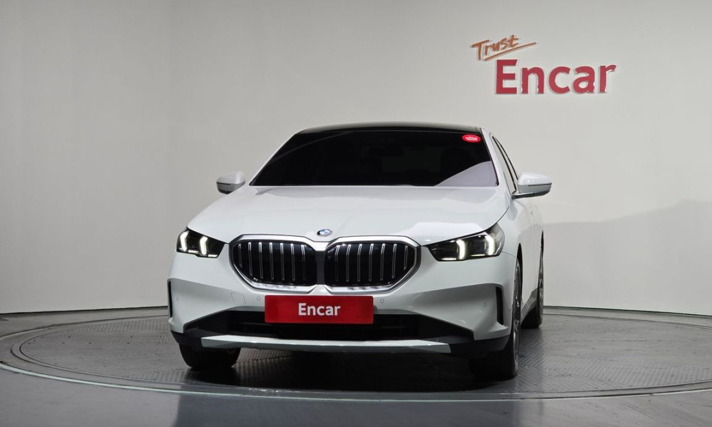BMW 5-Series 520i, 2024